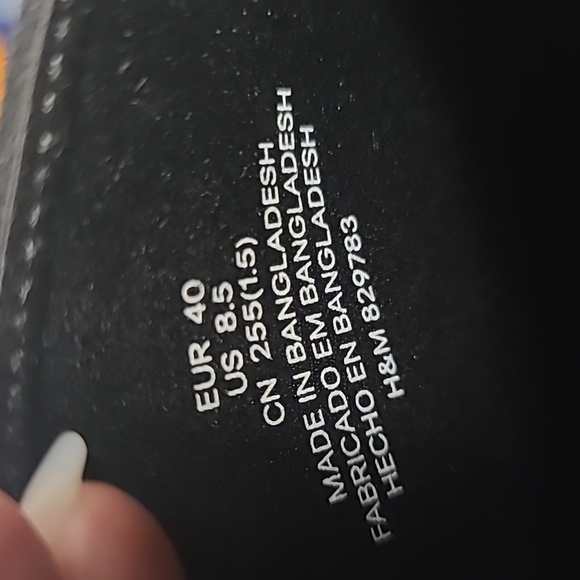 Brand New H&M Black ankle boots w chunky heel (new) US 8.5 EURO 40.  Great Fit - Picture 8 of 8